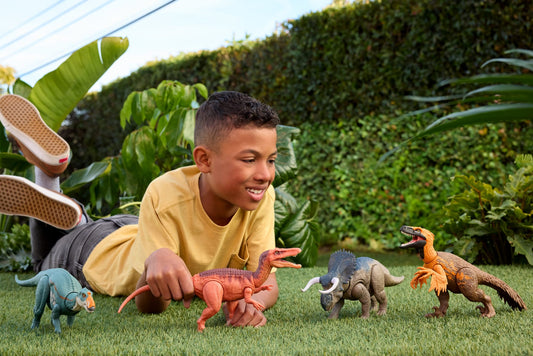 Jurassic World Dinosaurio de Juguete Rebirth Rugido Salvaje Nasutoceratops