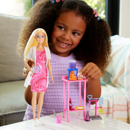 Barbie Poupée Mode et Accessoires Scientifique, Blonde, Table