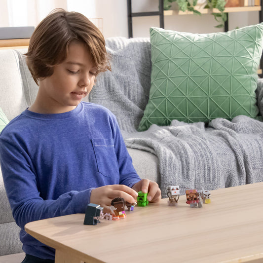Minecraft Mini Mode Overworld Battle Pack With 7 Mini Action Figures inspired By The Movie